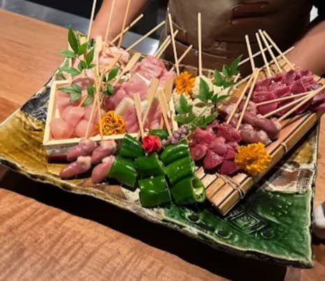 料理:紀州備長炭で火入れする熊の焼鳥の焼鳥コース