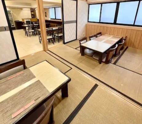 店内:食事をゆっくり楽しめるうなぎ さんやの座敷席