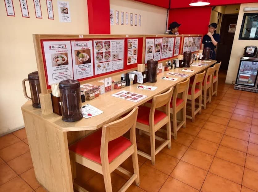 店内:一人でも入りやすい幸ちゃんラーメン KouchanRamenのカウンター席