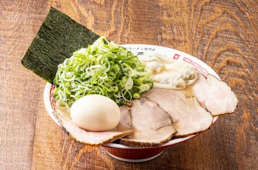 料理:ボリューム満点の幸ちゃんラーメン KouchanRamenの定番豚骨ラーメン