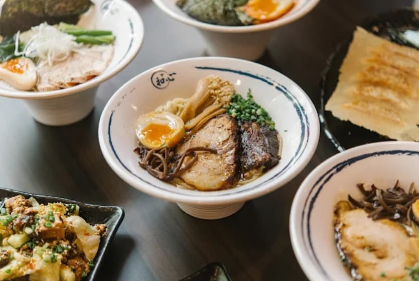 料理:肉厚チャーシューが乗った和心ラーメンの和心ラーメン