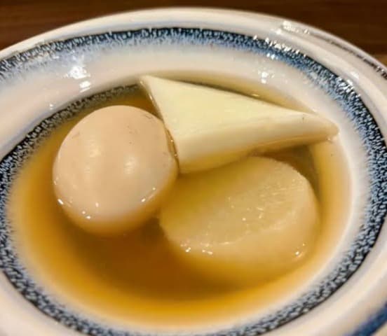 「陣 カジュアルレストラン」自慢の本格的なお出汁がしっかりと染み込んだ特製おでん