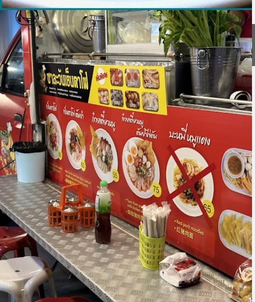 Chalawan Yentafo オンヌット店のカウンター席