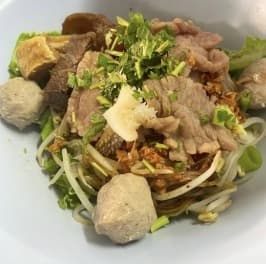 Mr. Wichai's Stewed Beef Noodlesの汁なし肉麺