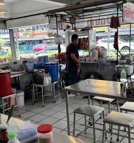On Nut Roast Duck Noodles オンヌット店の店内
