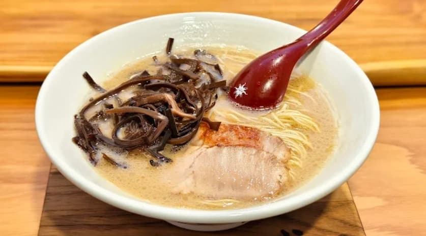 料理:臭みを抑えた濃厚スープの麺屋 我ガのキクラゲラーメン