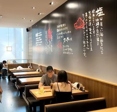 8番らーめん センチュリー・ザムービープラザ・オンヌット店の店内