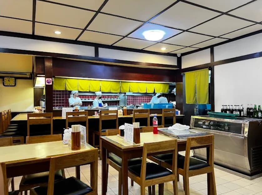 店内:気軽に立ち寄れるらあめん一番のテーブル席