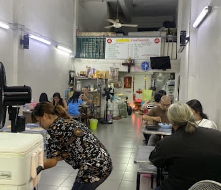 Khun Pa Rat Naの店内