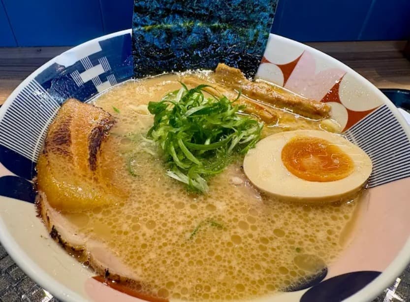 料理:店内で炊き上げたスープを使用した屯ちん エムスフィア店の東京豚骨ラーメン