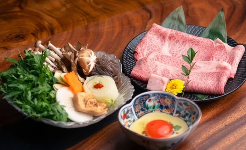 厳選されたA5和牛と新鮮な野菜で味わう「一人 SUKIYAKI」極上のすき焼きセット