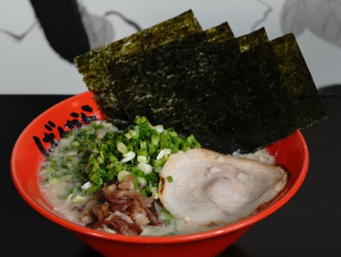 料理:濃厚な豚骨醤油スープが特徴のばんから らーめん バンコクスクンビット通り店のとんこつラーメン
