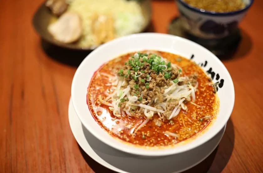料理:ピリ辛でコクのあるばんから らーめん バンコクスクンビット通り店の味噌ラーメン