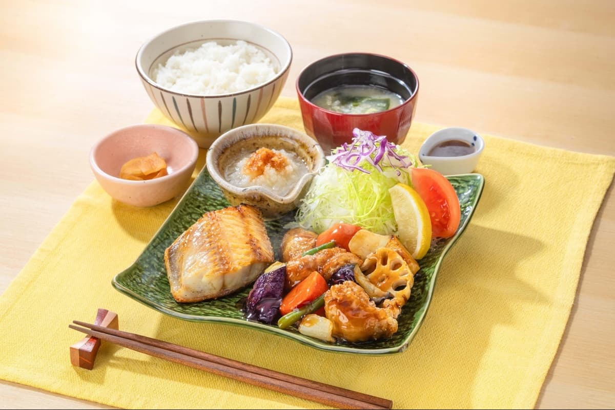大戸屋ごはん処 トンロー店の焼き魚と黒酢あん定食