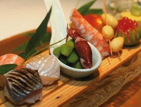 Miyabi Kappoの寿司と前菜の盛り合わせ