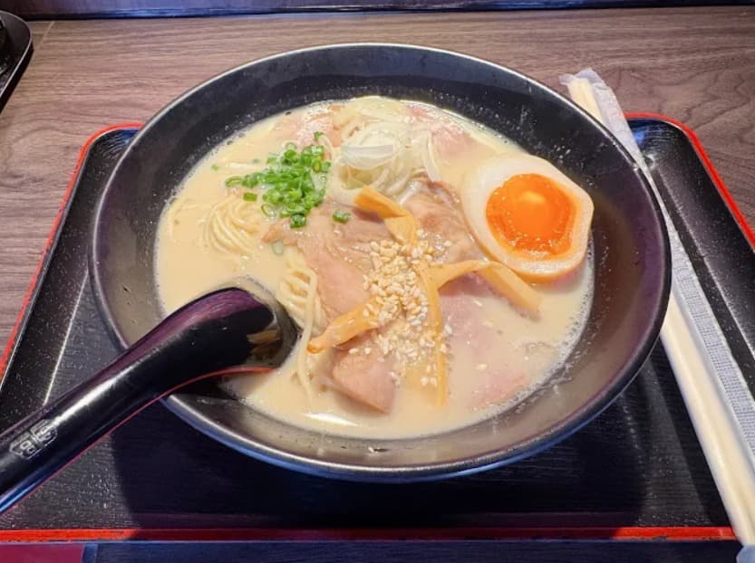 料理:じっくり炊き出されたRamenga Express สาขาสุขุมวิท22の豚骨ラーメン