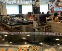 中央を走る回転レーンと活気ある雰囲気が特徴的な「しゃぶし」の広々とした店内