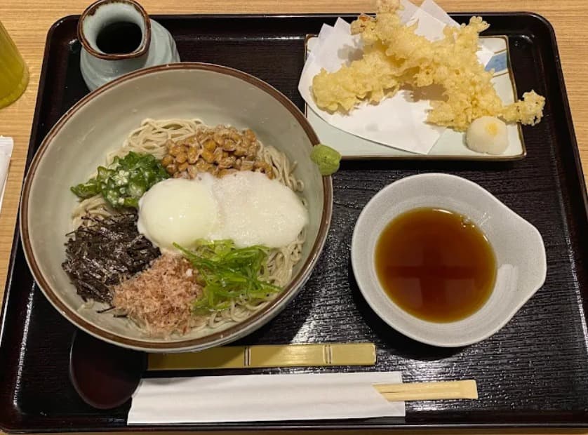 料理:ネバネバ食材が揃った生そば あずま 33/1店の冷やしスタミナ蕎麦