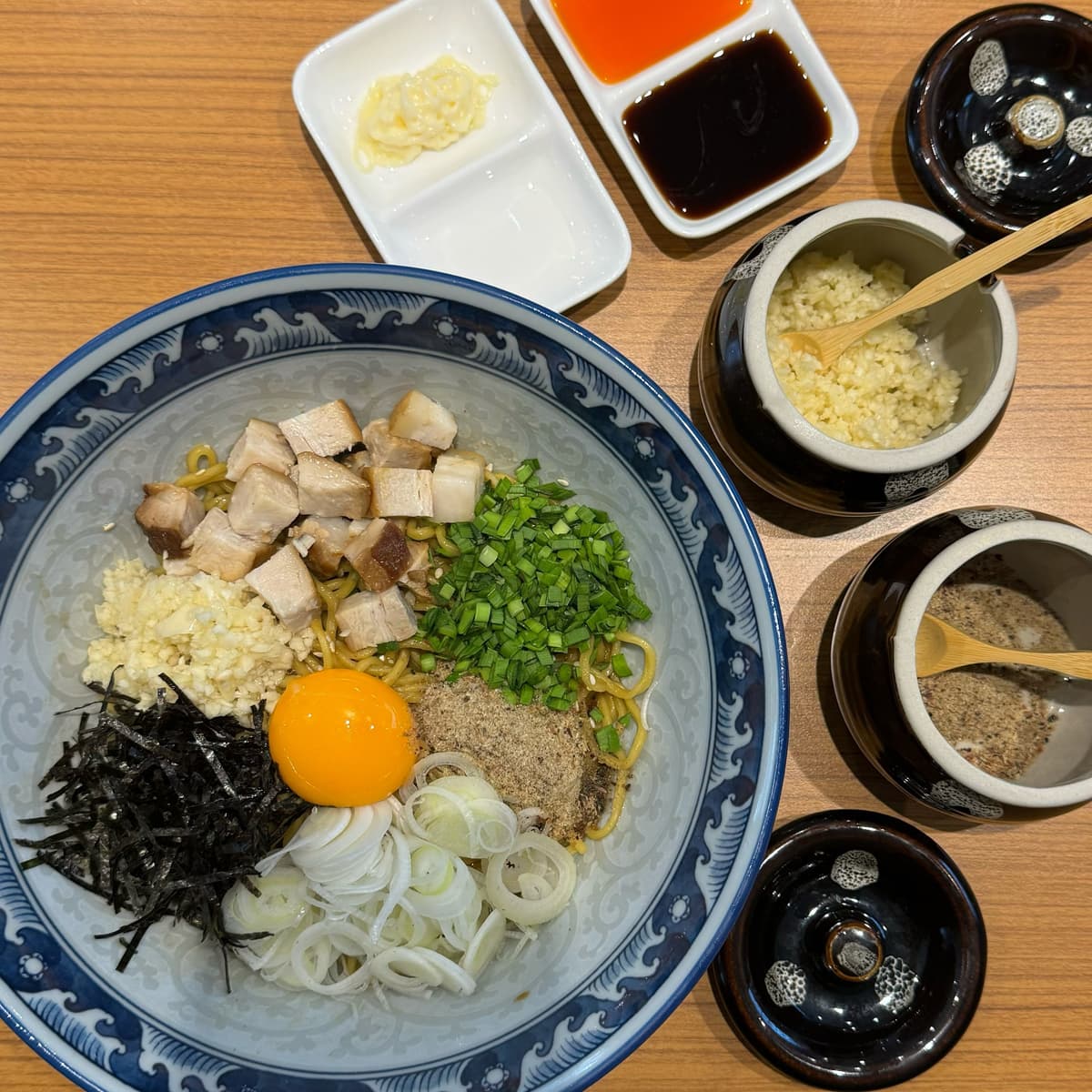 麺屋 NARUTO バンコクのニンニク入りまぜそば