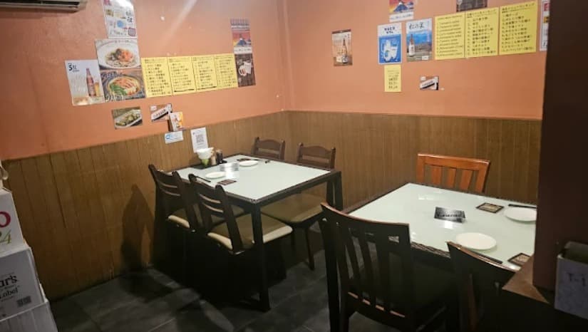 店内:グループ利用に最適なそば居酒屋 蕎麦九 IZAKAYA SOBAQのテーブル席