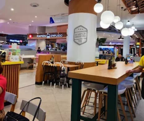 店内:買い物帰りに利用しやすいPEPPER LUNCH -ペッパーランチ- สาขา EmQuartierのテーブル席