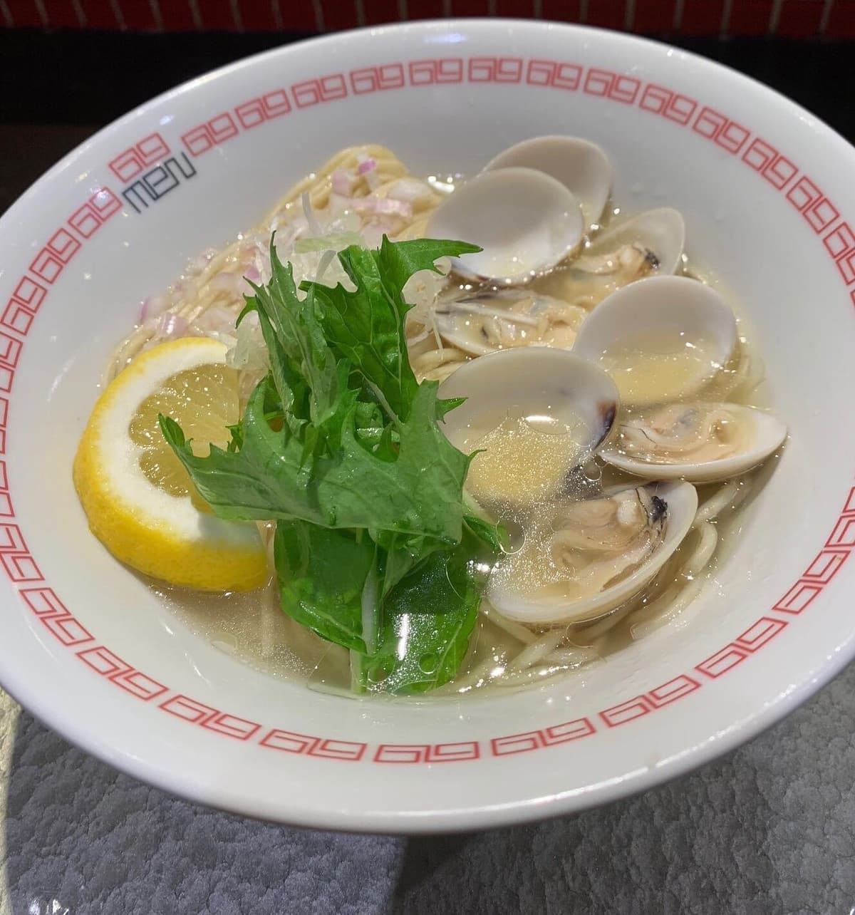 Rockmen 69menのあさりをたっぷり使用した塩ラーメン