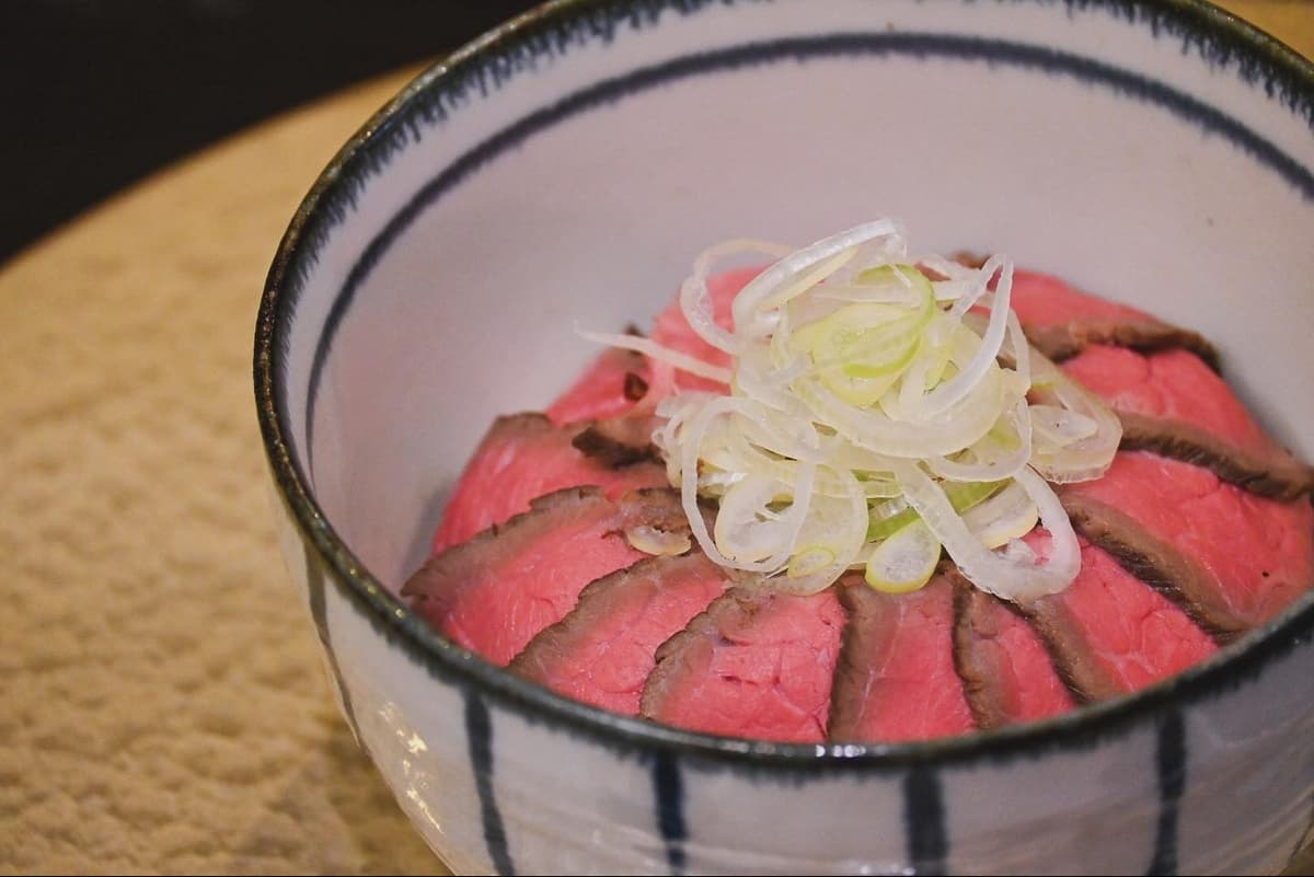 Rockmen 69menのローストビーフ丼