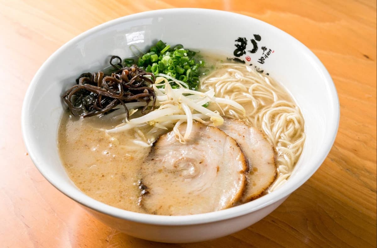 うま馬 Uma Uma Thailandの看板メニューの細麺豚骨ラーメン
