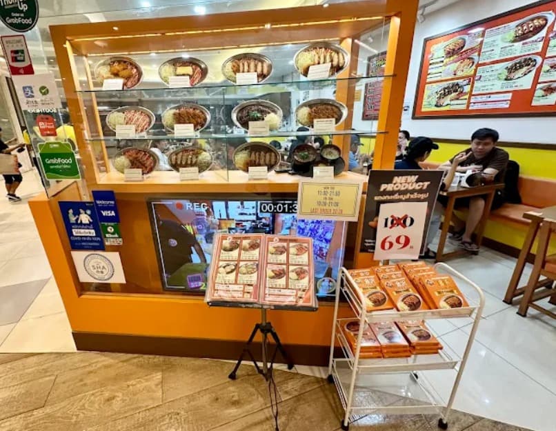 店内:日本発祥の金沢カレーが揃うゴールドカレー スクンビット39店の店内