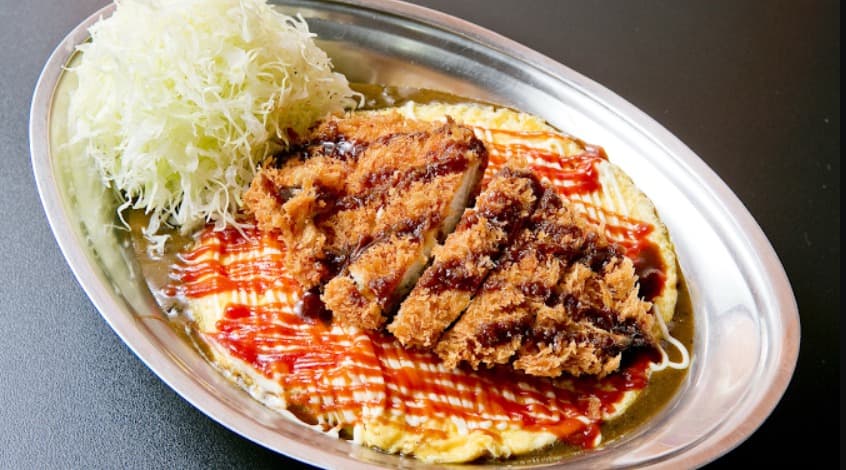 料理:オムレツとカツを組み合わせたゴールドカレー スクンビット39店のオムカツカレー