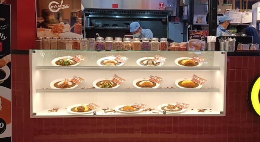 店内:トッピングの種類が豊富なマジカレー エムスフィアの店内