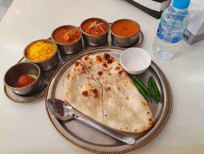 料理:好みに合わせてルーを選べるロイヤル インディア エンポリアム店のカレーとナン