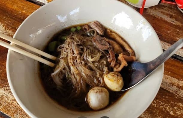 クイッティアオ ルア ジャオスワ オンヌットの牛肉麺