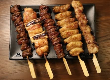 Sushi Izakaya Ajitoの焼き鳥盛り合わせ