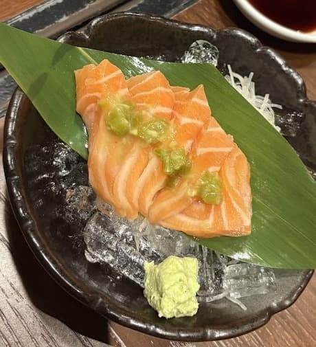 Sushi Izakaya Ajitoのサーモンの刺身