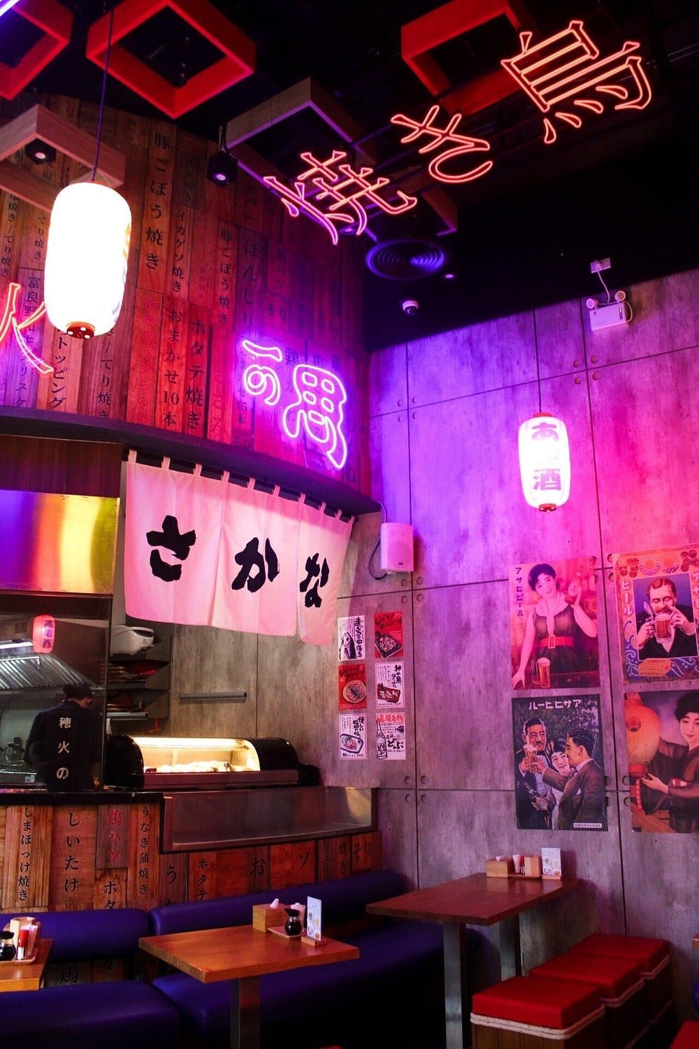 昭和レトロなネオンが彩る店内|Honoho Izakaya トンロー店