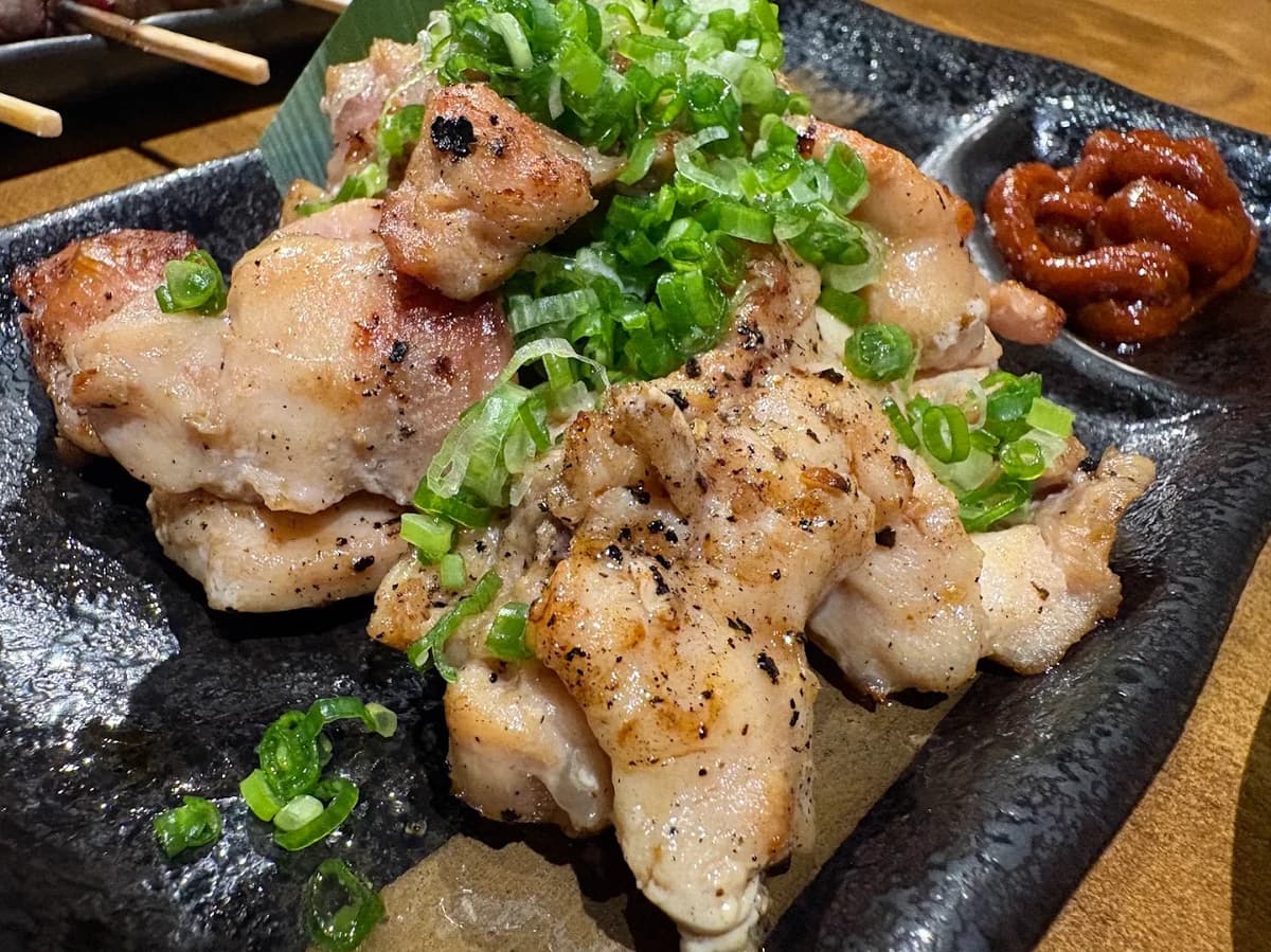 なぎ屋の炭火焼き鶏料理