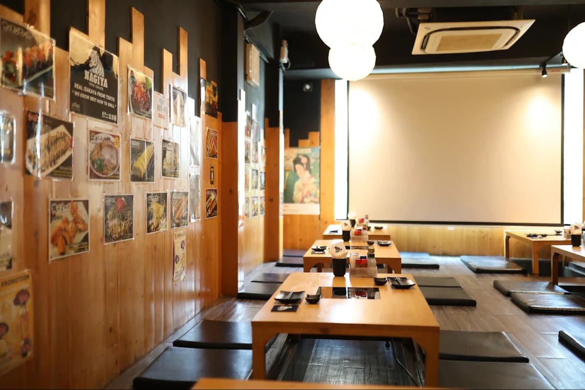 なぎ屋トンロー9店の店内席