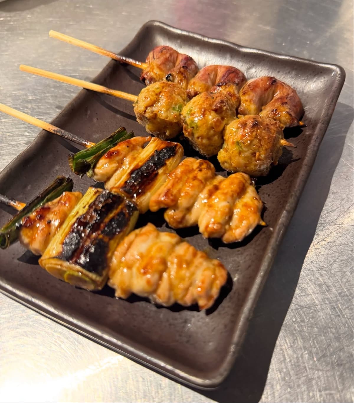 Yakitori BanBanの焼き鳥盛り合わせ・ねぎまやつくねなど人気串の盛り合わせ