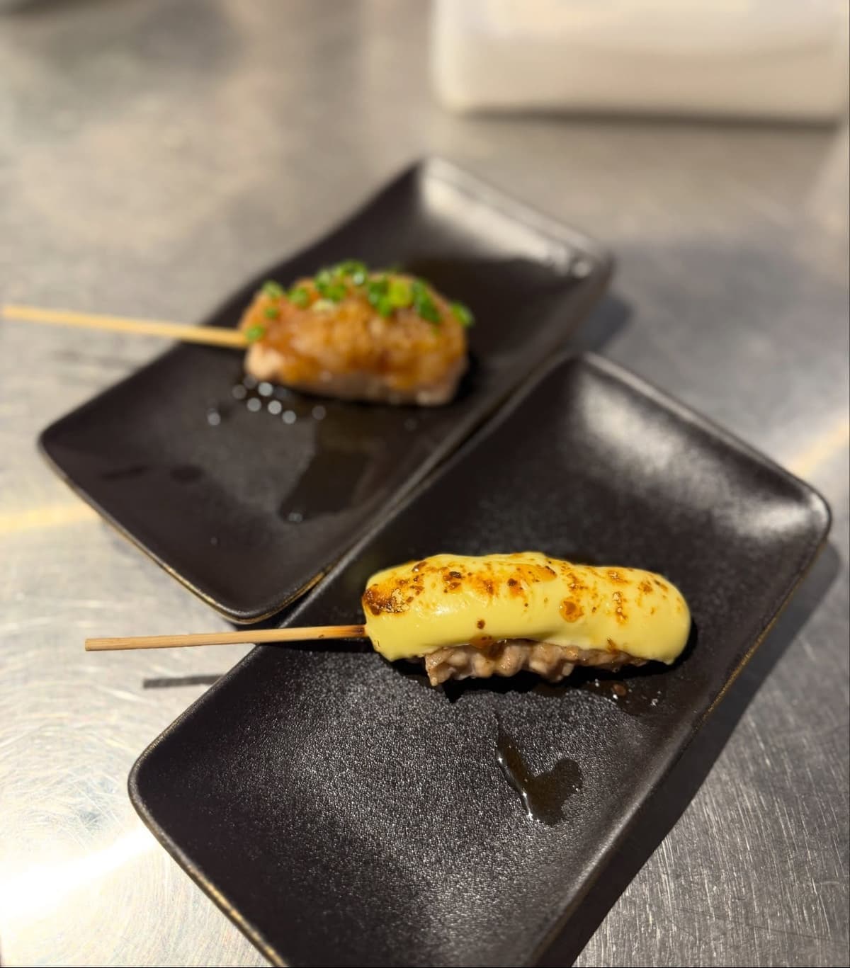 Yakitori BanBanの創作串焼き・チーズ焼き串とおろしポン酢串