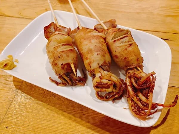 静岡おでん青葉のイカ串焼き