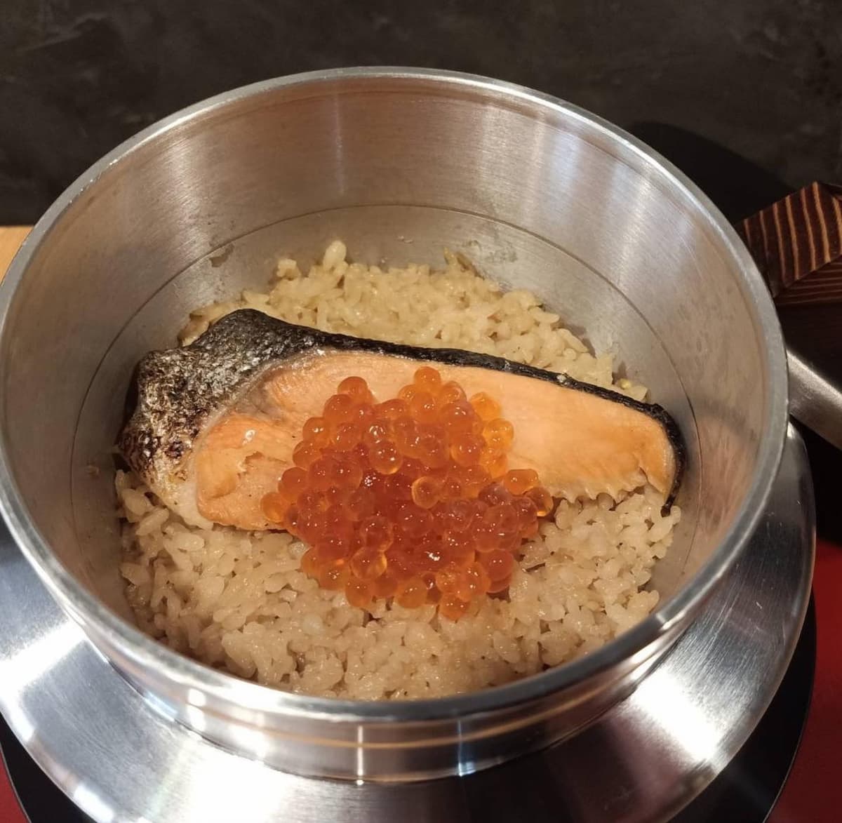 小料理 結びの鮭といくらの釜飯
