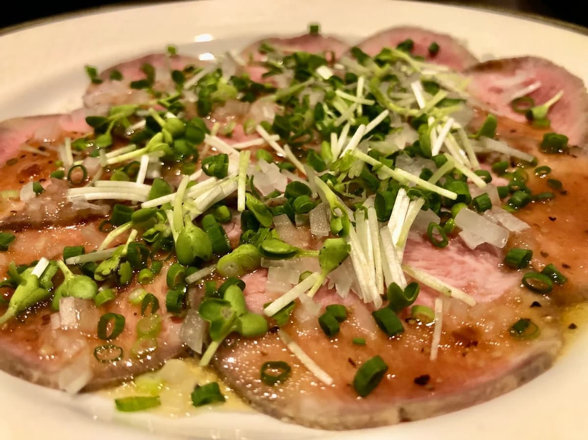 Kakurega Hanareの牛タンカルパッチョ