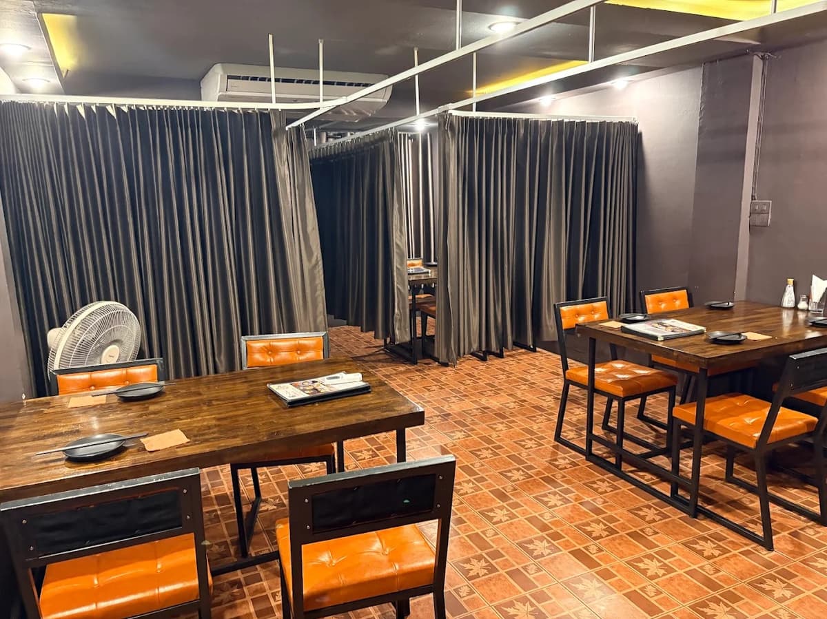 KURA Bar&Grillの店内席