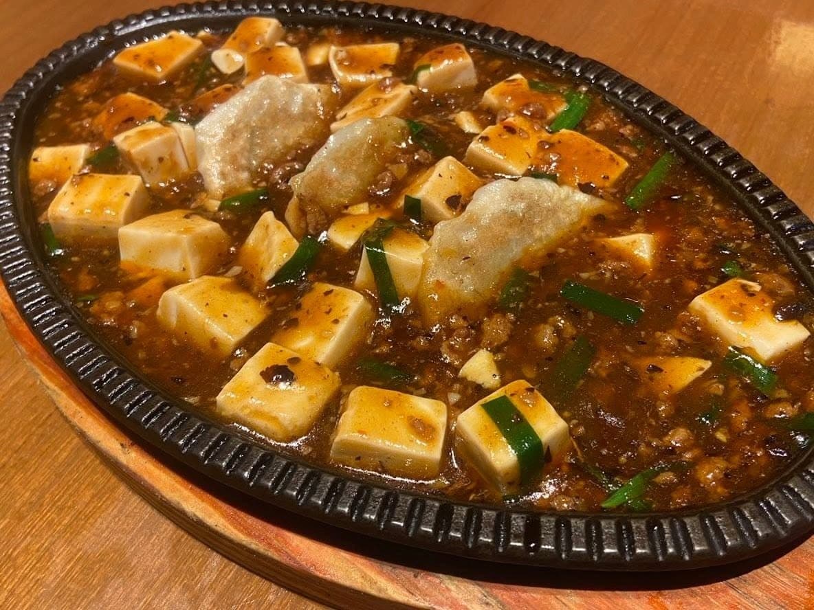 平嶋酒場の名物・鉄板麻婆豆腐