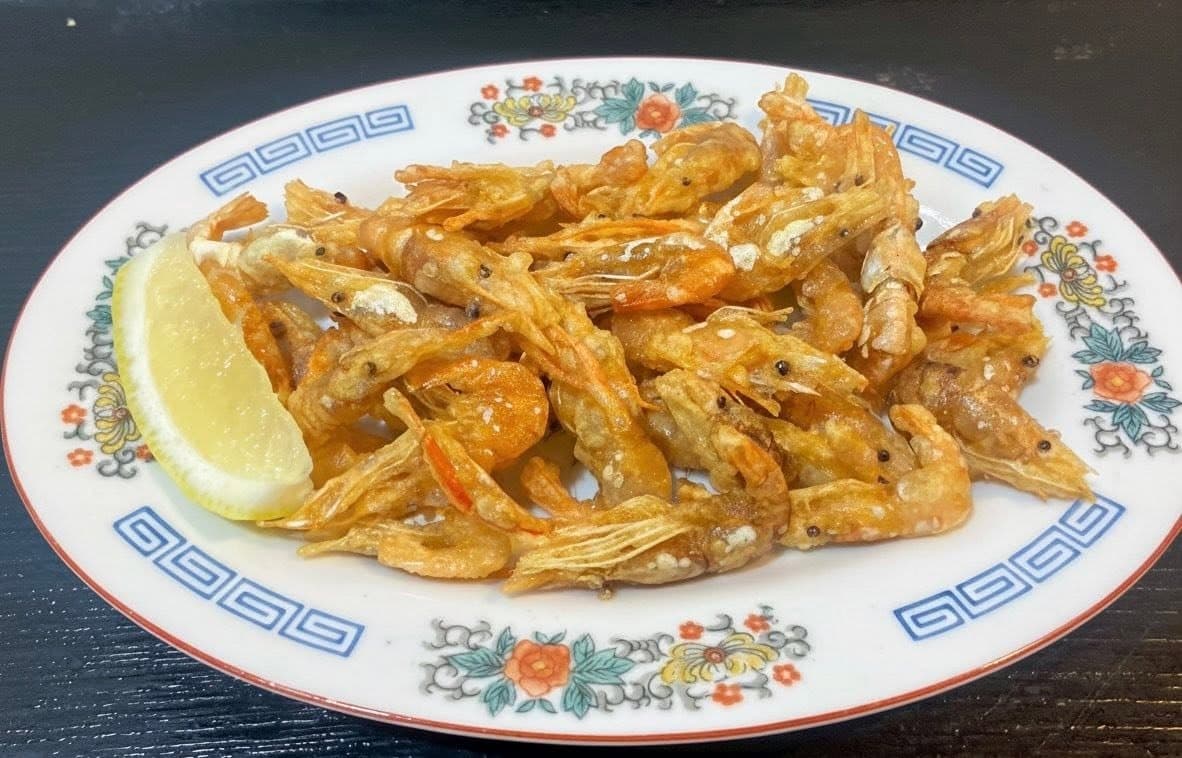 カリッと揚げた川エビの唐揚げ