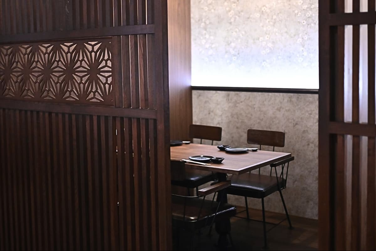 Ashibi Japanese Restaurant トンロー18 和モダンな半個室席