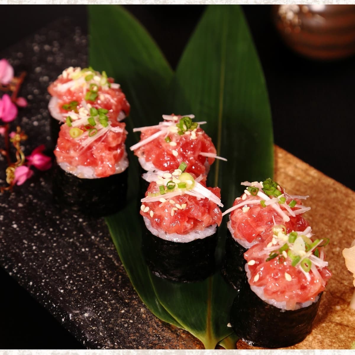 Ashibi Japanese Restaurant トンロー18 和牛の軍艦寿司