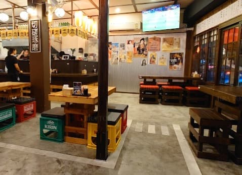 川 居酒屋の店内