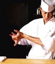職人の確かな手技を間近に眺めながら、極上の和食に浸れる「食堂まえの」の特等席カウンター